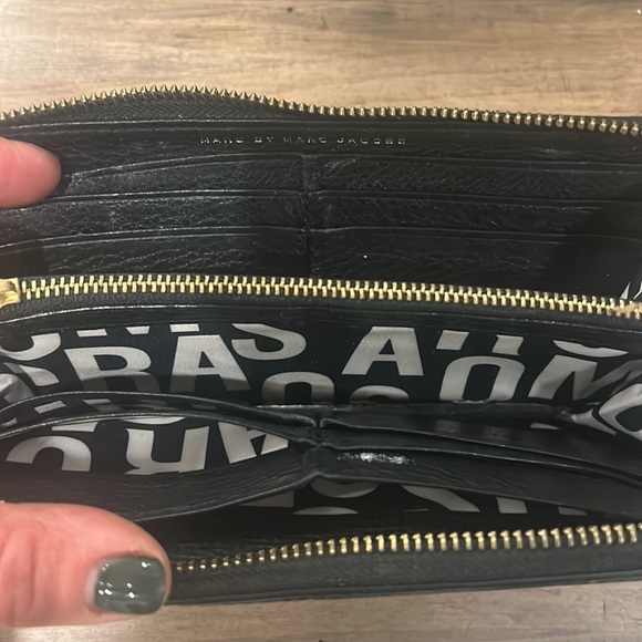Marc by Marc Jacobs black wallet - Picture 2 of 3